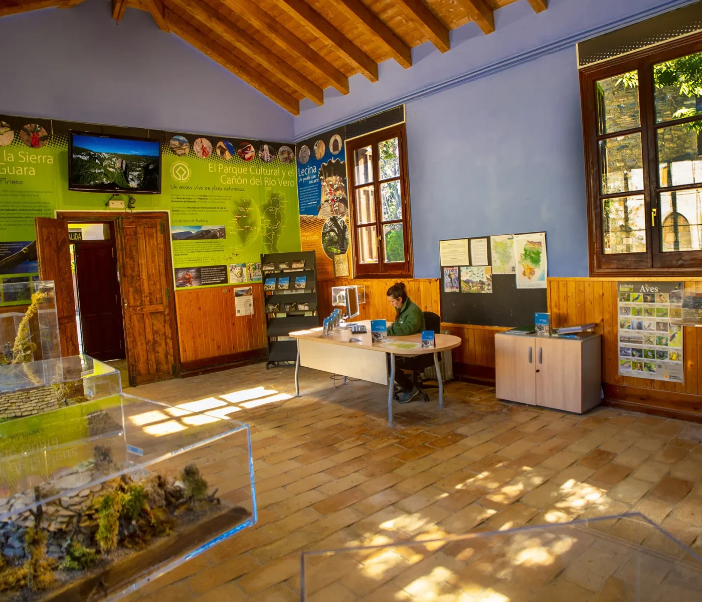 Oficina de información de Lecina. Parque Natural de la Sierra y Cañones de Guara. Red Natural de Aragón Oficina de información de Lecina. Parque Natural de la Sierra y Cañones de Guara. Red Natural de Aragón