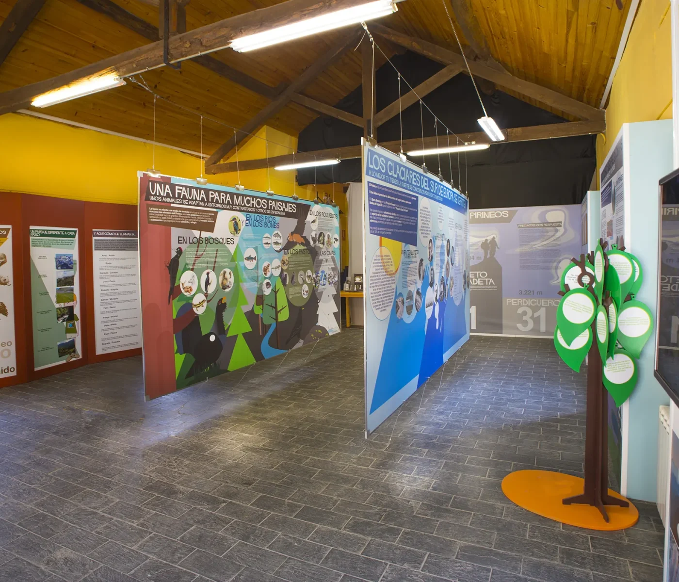 Centro de Interpretación de Aneto. Parque Natural Posets-Maldeta. Red Natural de Aragón Centro de Interpretación de Aneto. Parque Natural Posets-Maldeta. Red Natural de Aragón